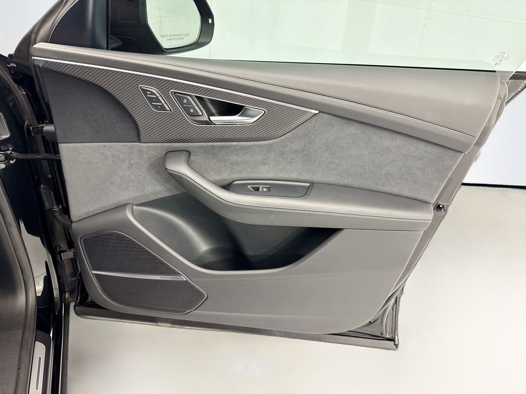 Thumbnail: 2024 Audi RS Q8 - 24