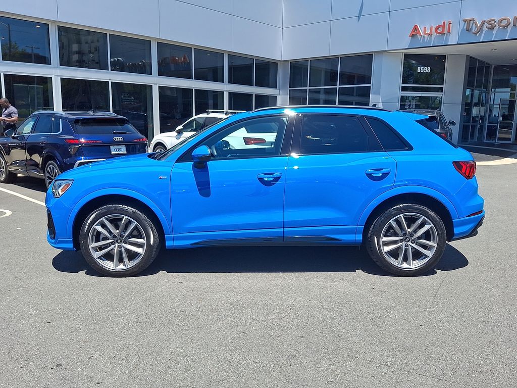 Thumbnail: 2023 Audi Q3 - 7