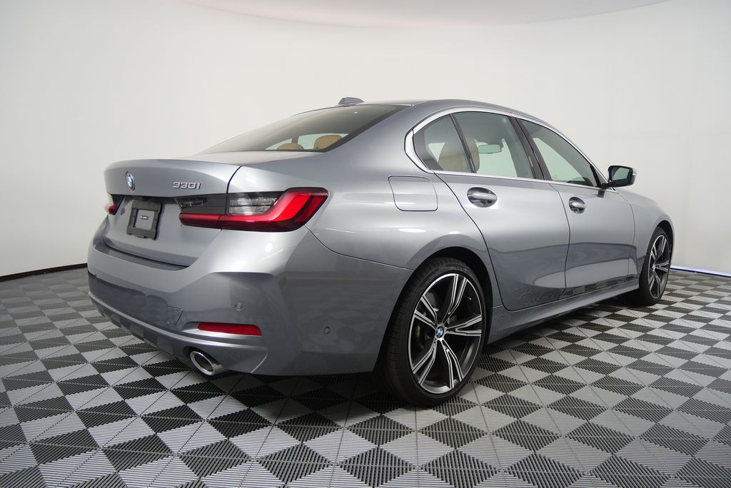 Thumbnail: 2024 BMW 3 Series - 3