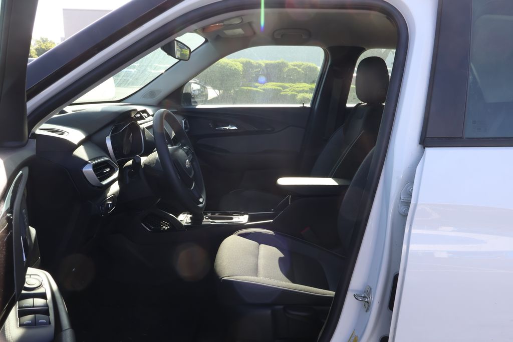 2023 Chevrolet TrailBlazer LS 13