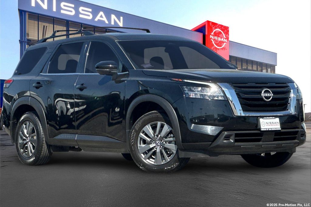 2022 Nissan Pathfinder SV 2WD's photo