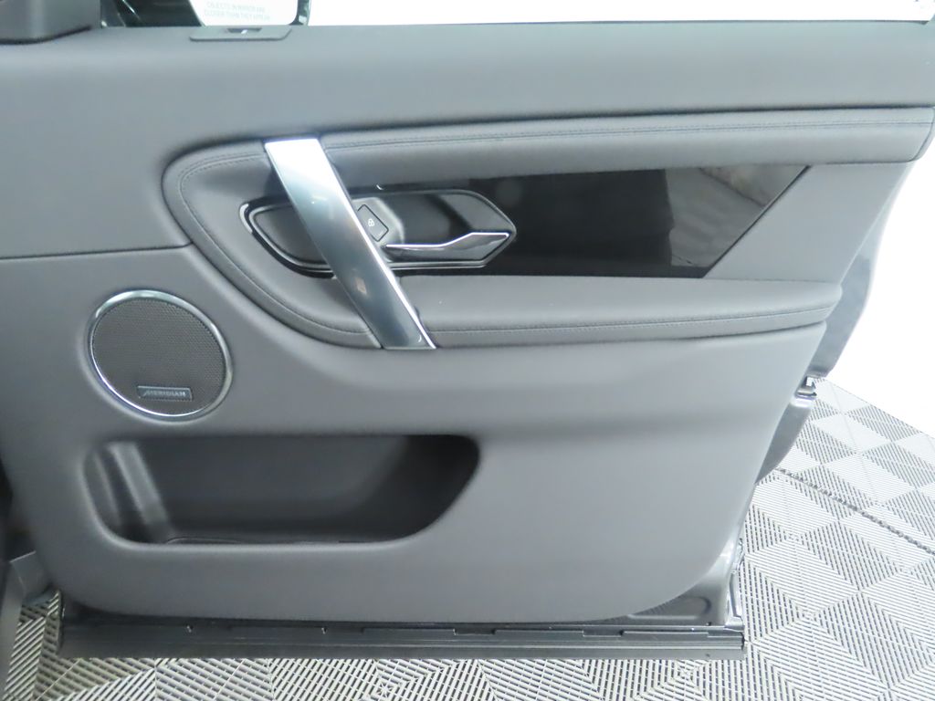 Thumbnail: 2025 Land Rover Discovery Sport - 26