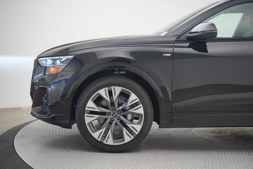 Thumbnail: 2026 Audi Q8 - 2