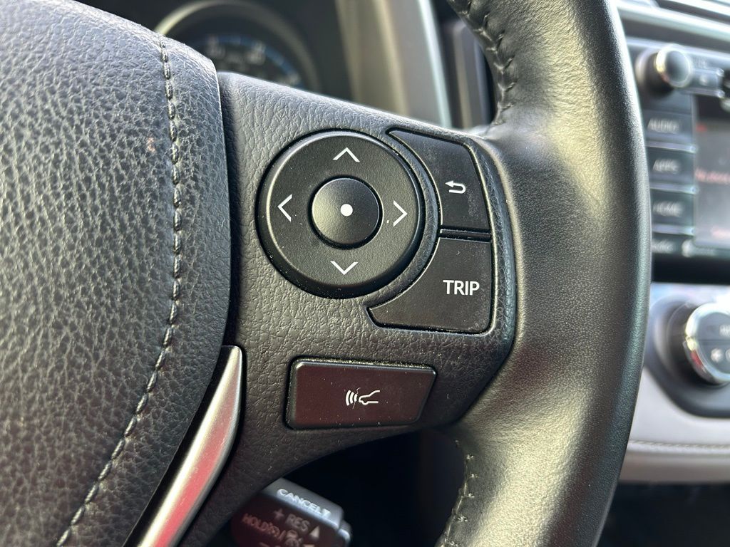 Thumbnail: 2018 Toyota RAV4 - 18