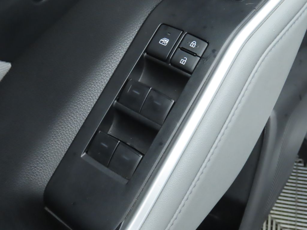 2023 Toyota Highlander LE 24