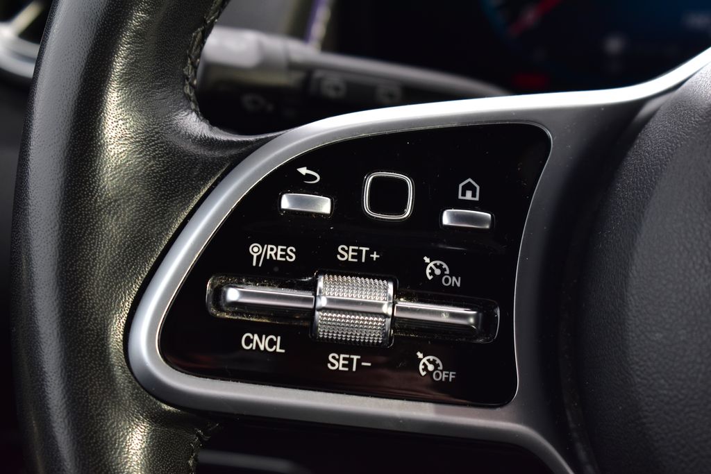 Thumbnail: 2022 Mercedes-Benz GLB - 16