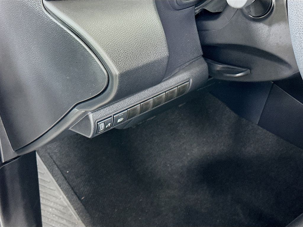 Thumbnail: 2025 Toyota Corolla - 10