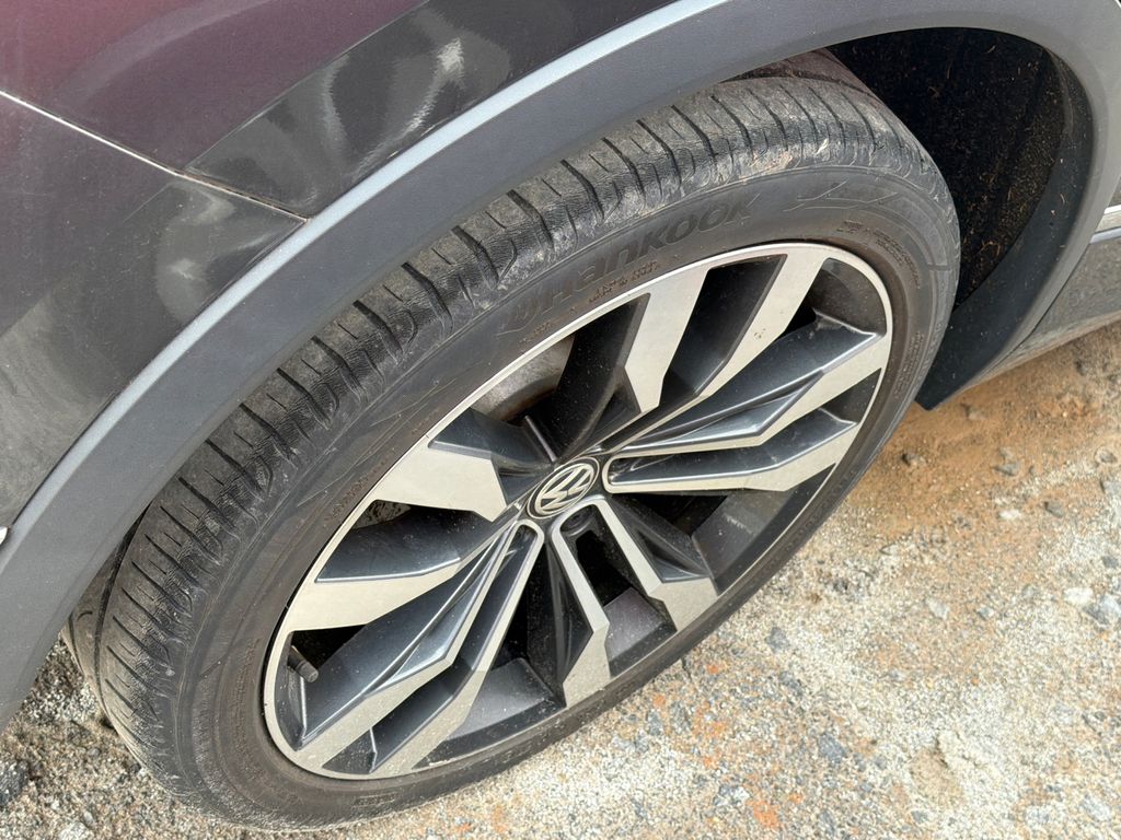 Used 2019 Platinum Gray Metallic Volkswagen 2.0T SEL Premium R-Line image 14
