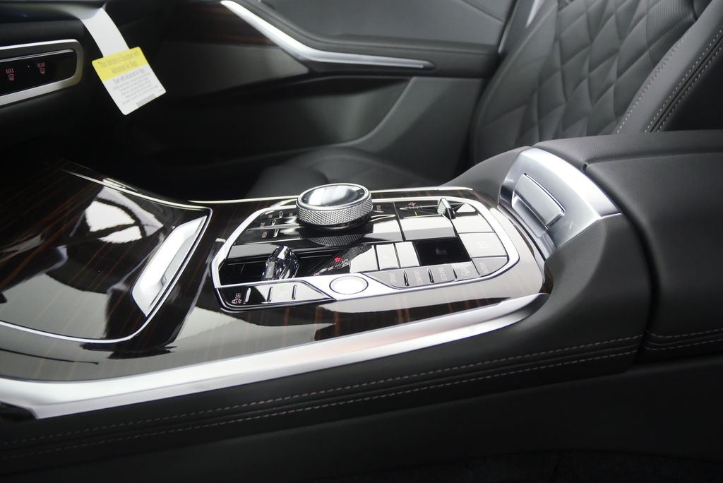 Thumbnail: 2027 BMW X7 - 22