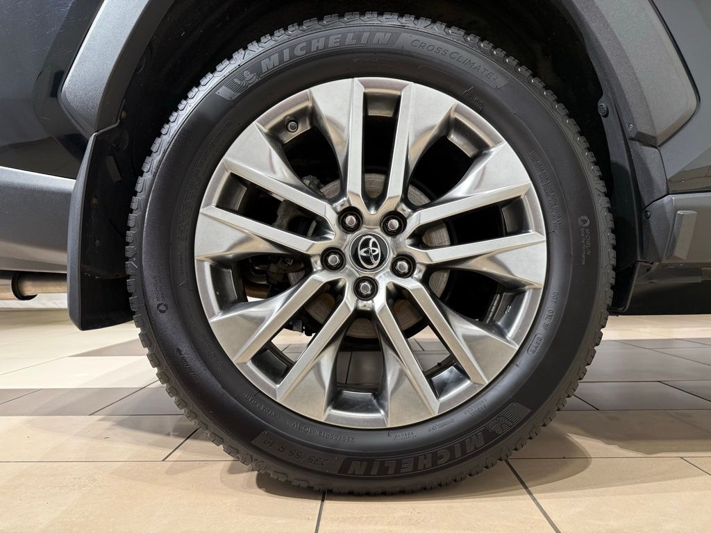 Thumbnail: 2019 Toyota RAV4 - 9