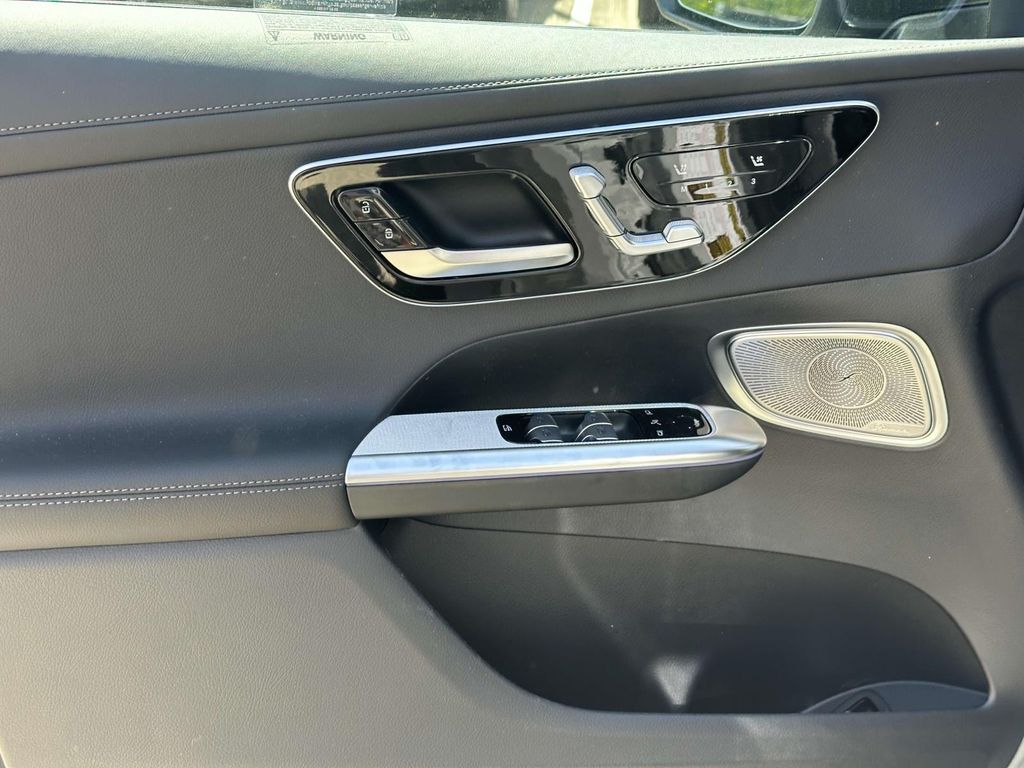 2025 Mercedes-Benz GLC 300 15