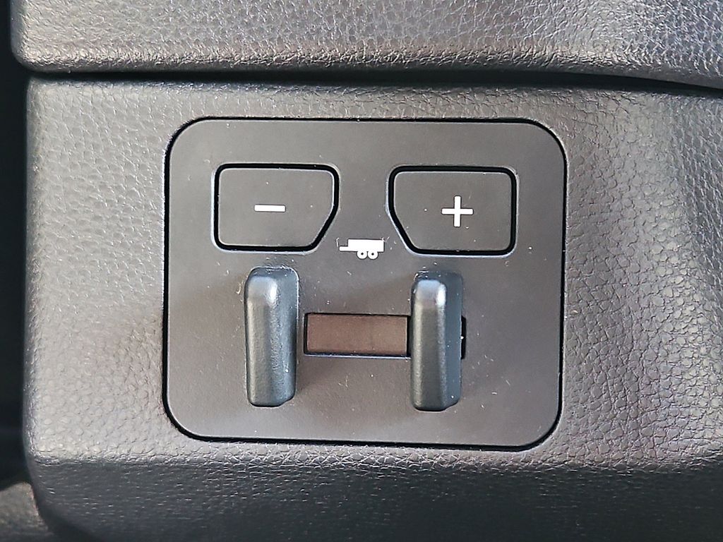 Thumbnail: 2023 Toyota Tundra - 21