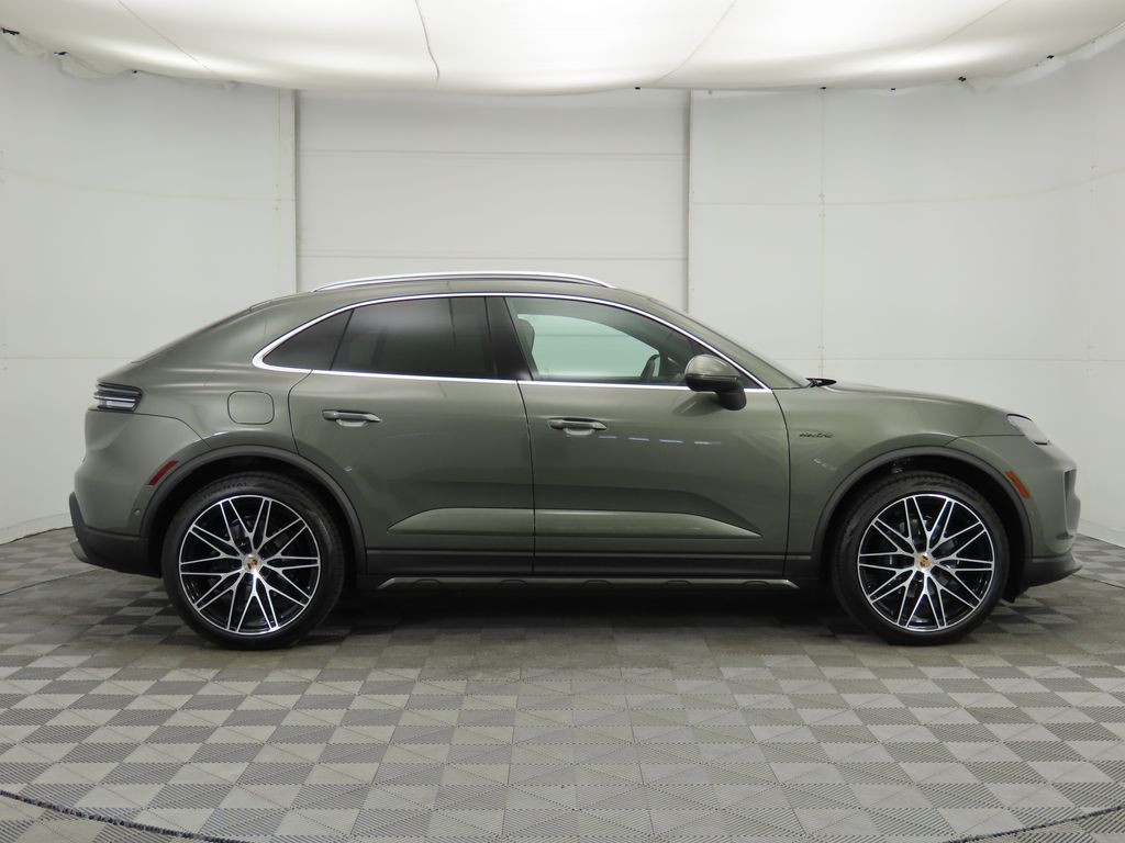 Thumbnail: 2025 Porsche Macan - 8