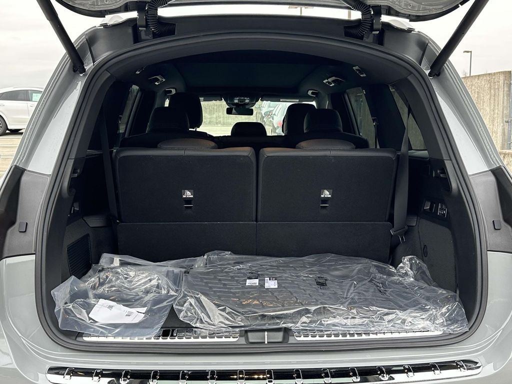 2025 Mercedes-Benz GLS 580 18