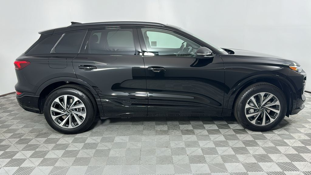 Thumbnail: 2025 Audi Q6 e-tron - 6