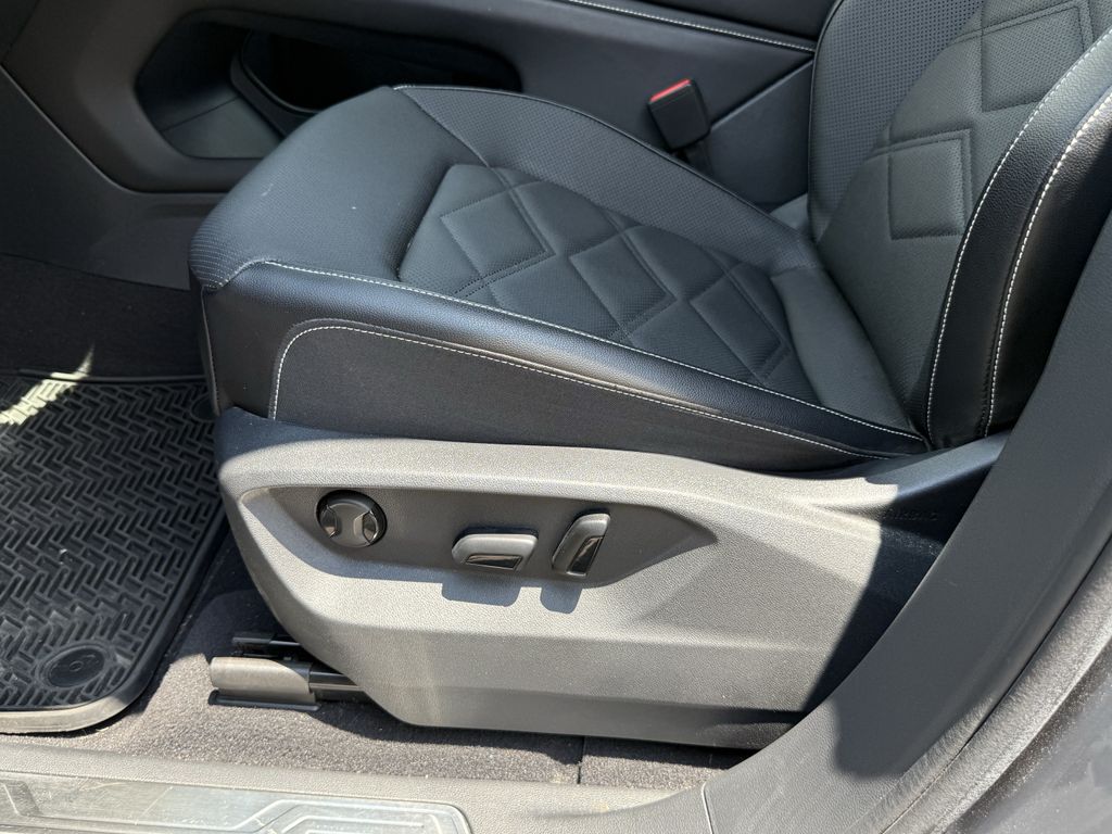 2024 Volkswagen Atlas 2.0T SE w/Technology  at Toyota of Victoria