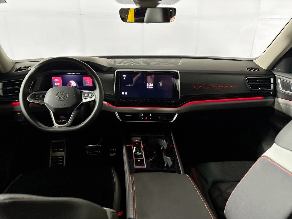 2026 Volkswagen Atlas Peak Edition