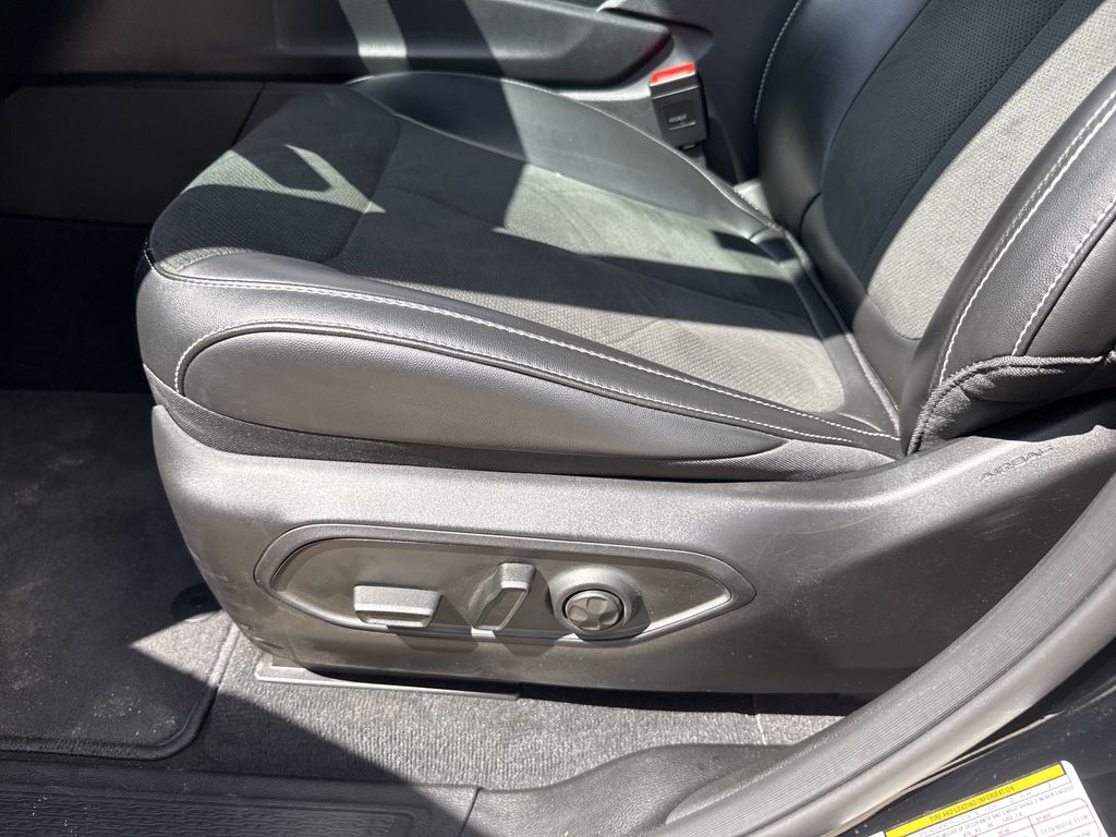 2026 Jeep Grand Cherokee Altitude Black at Victoria Chrysler Dodge Jeep Ram