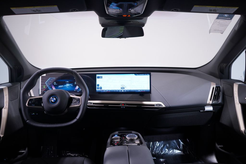 Thumbnail: 2025 BMW iX - 10