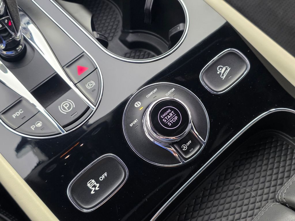 Used 2022 White Bentley  image 25