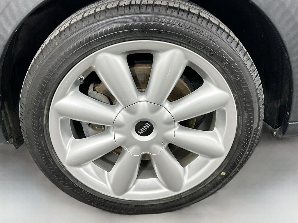 Thumbnail: 2013 MINI Cooper Countryman - 28