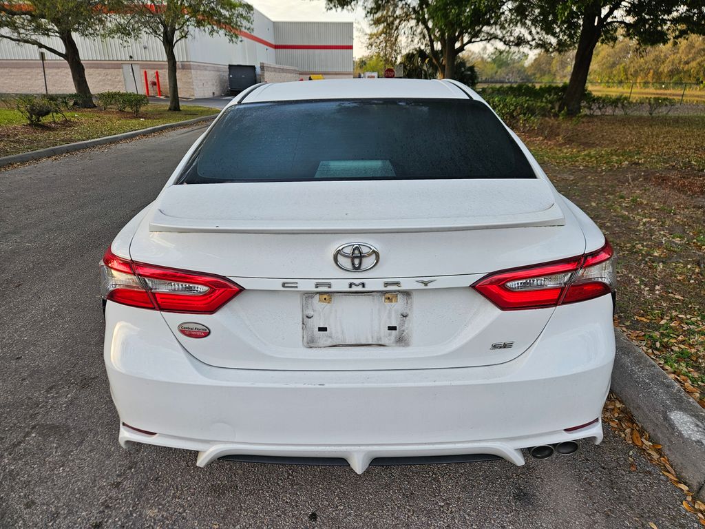 2018 Toyota Camry SE 4