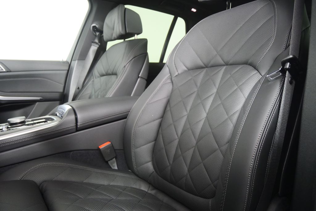 Thumbnail: 2026 BMW X5 - 11