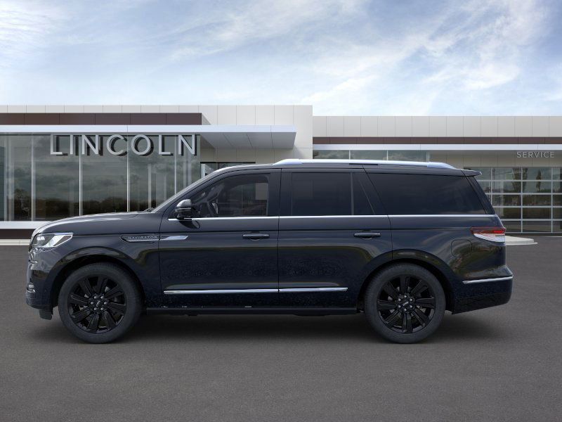 Thumbnail: 2023 Lincoln Navigator - 3