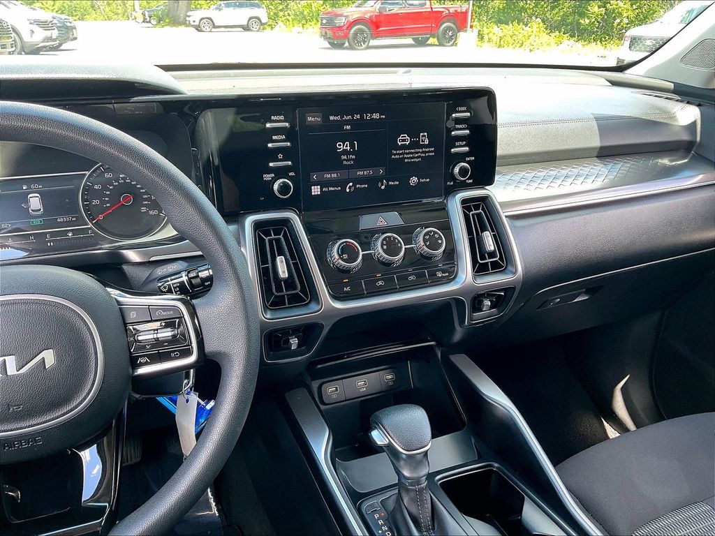 2023 Kia Sorento — photo 18