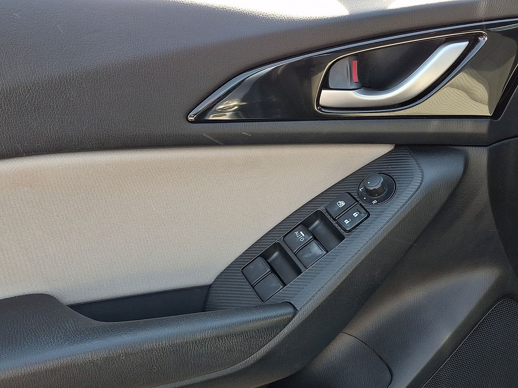 Thumbnail: 2016 Mazda Mazda3 - 12