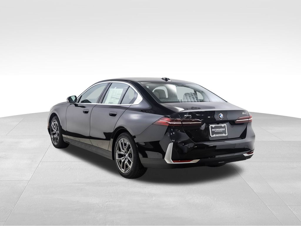 Thumbnail: 2026 BMW 5 Series - 4