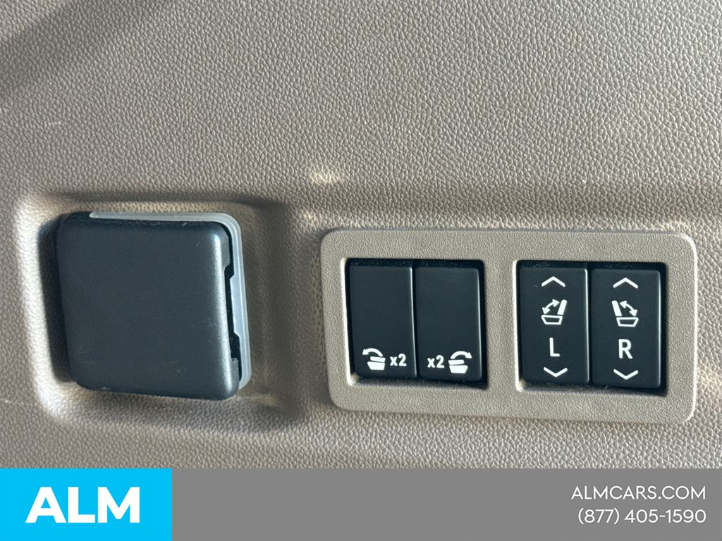 Used 2023 Silver GMC Denali image 22