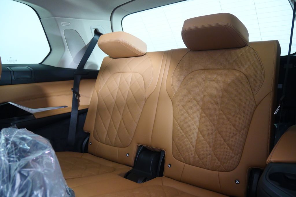 Thumbnail: 2026 BMW X7 - 17