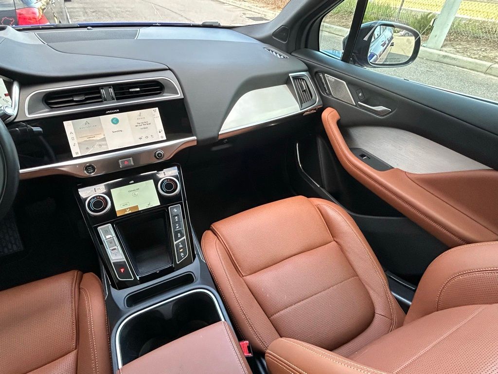 Used 2022  Jaguar HSE image 11