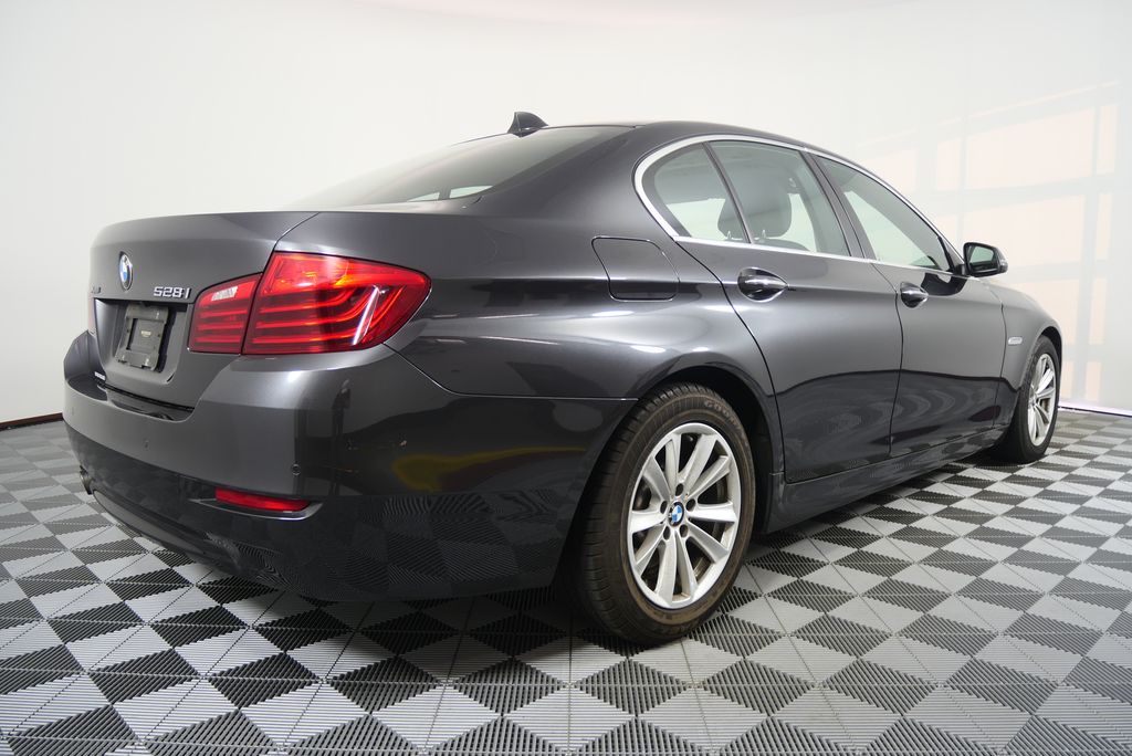 Thumbnail: 2016 BMW 5 Series - 3