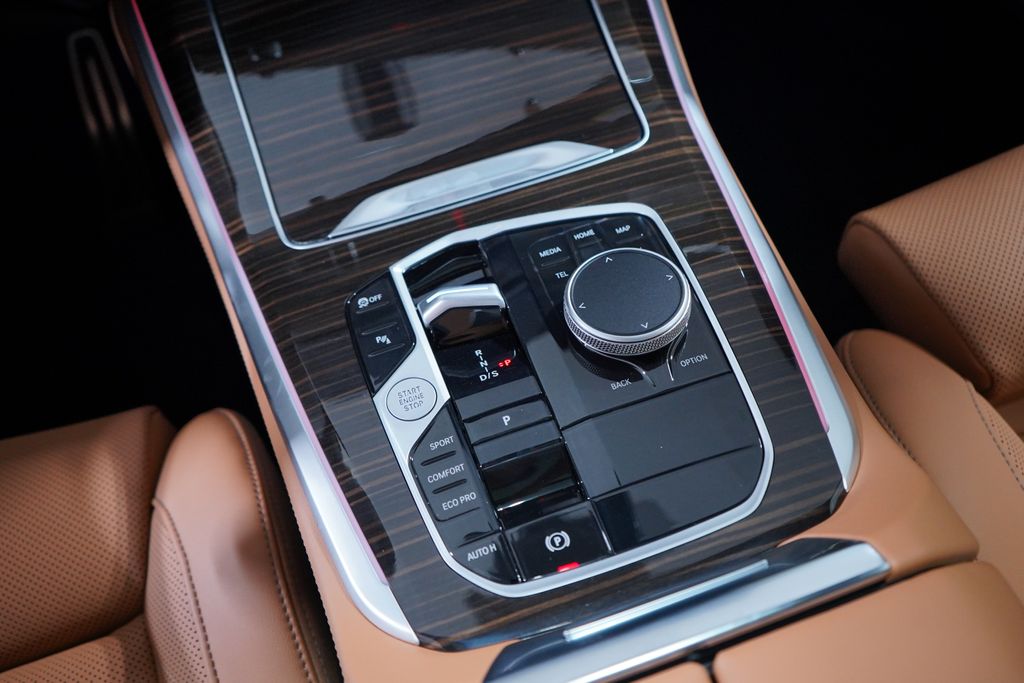 Thumbnail: 2026 BMW X5 - 13