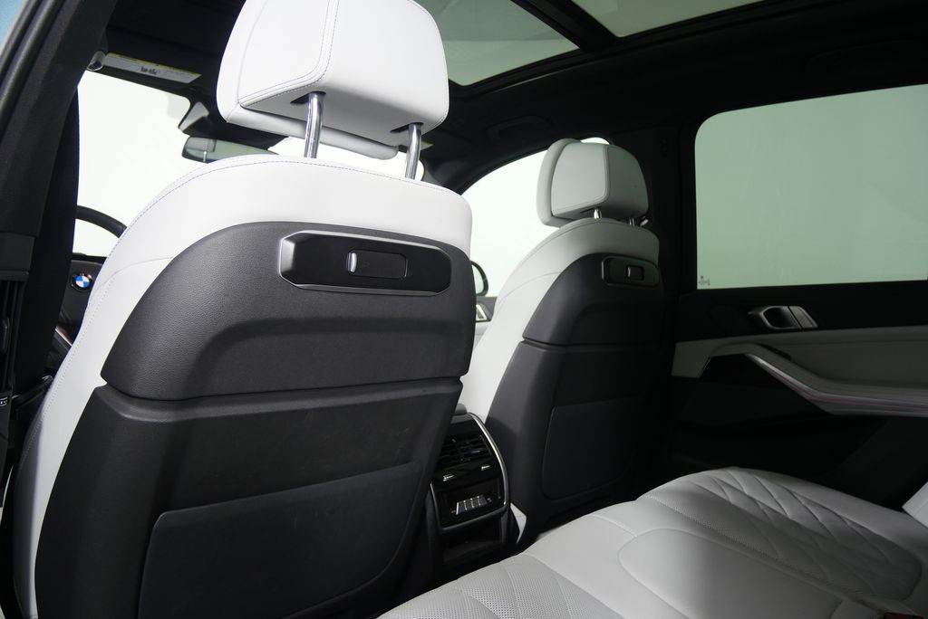 Thumbnail: 2025 BMW X5 - 18