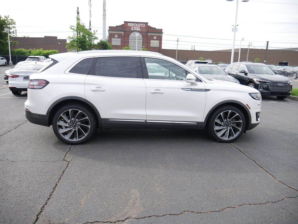 Thumbnail: 2019 Lincoln Nautilus - 9