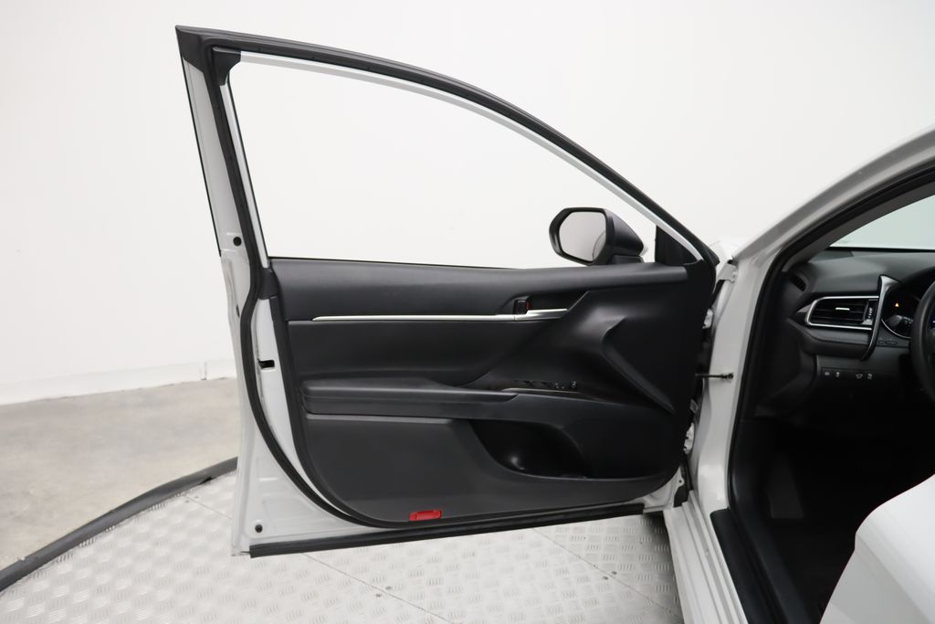 2023 Toyota Camry SE 16
