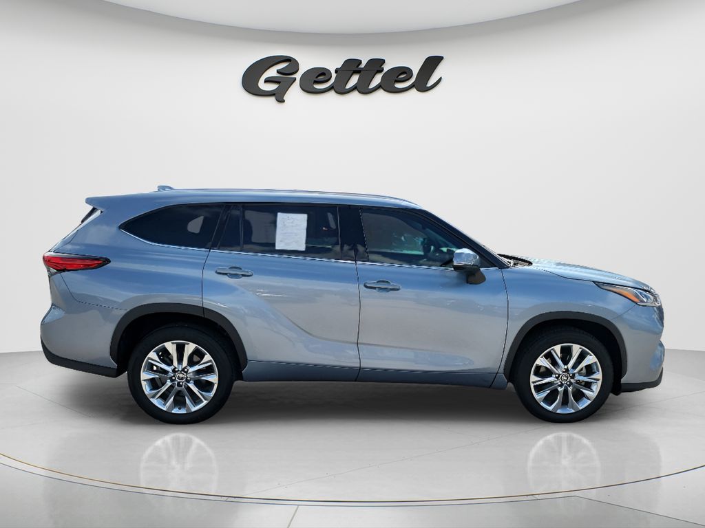 Used 2023  Toyota Limited image 4