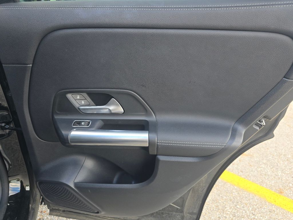 Used 2022 Black Mercedes-Benz GLA 250 image 22