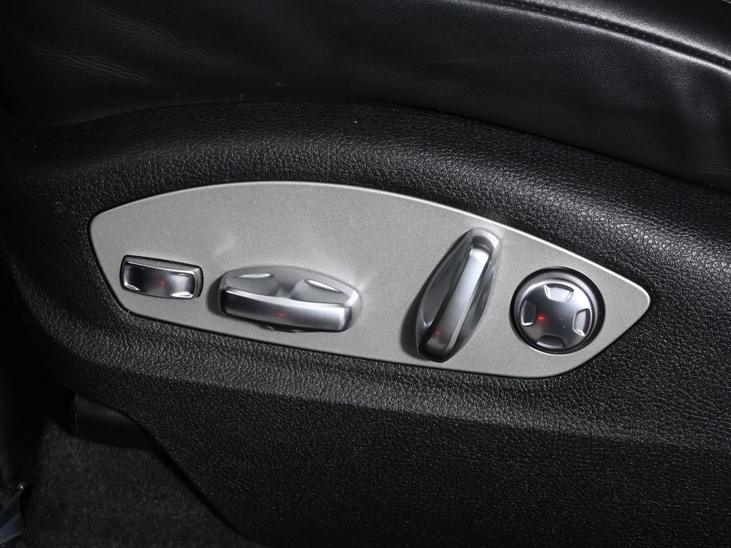 Thumbnail: 2022 Porsche Macan - 31