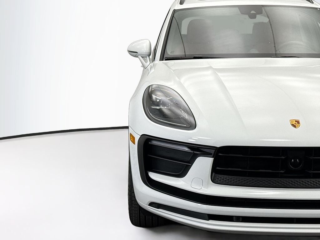 Thumbnail: 2026 Porsche Macan - 12