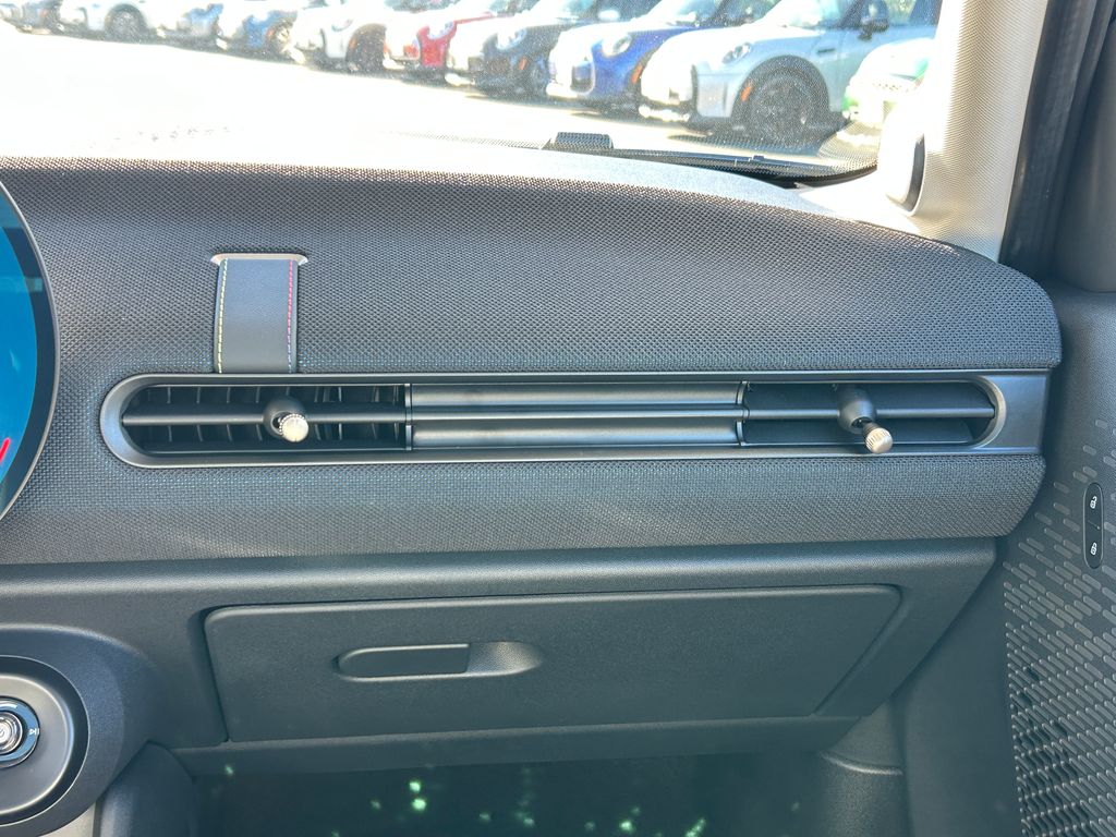 Thumbnail: 2025 MINI Cooper - 25