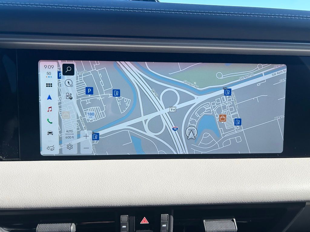 Thumbnail: 2026 Porsche Macan - 31