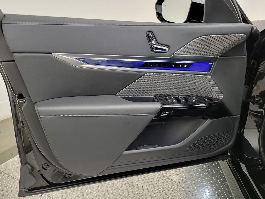 Thumbnail: 2024 BMW 7 Series - 31