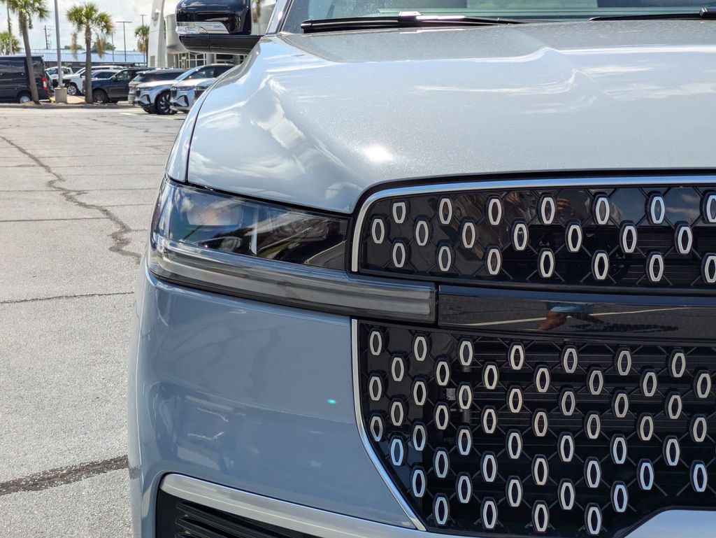 2027 Lincoln Navigator Premiere