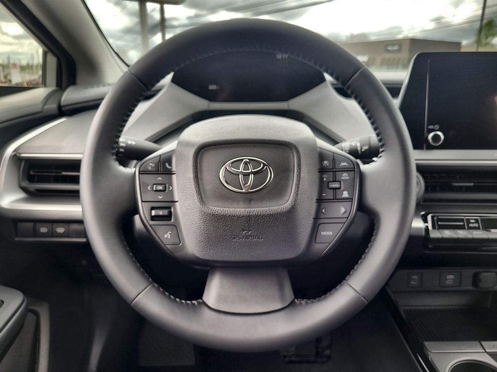 2025 Toyota Prius LE 13