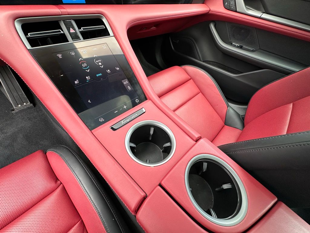 Thumbnail: 2025 Porsche Taycan - 27