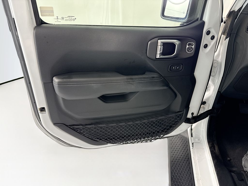 Thumbnail: 2019 Jeep Wrangler - 24